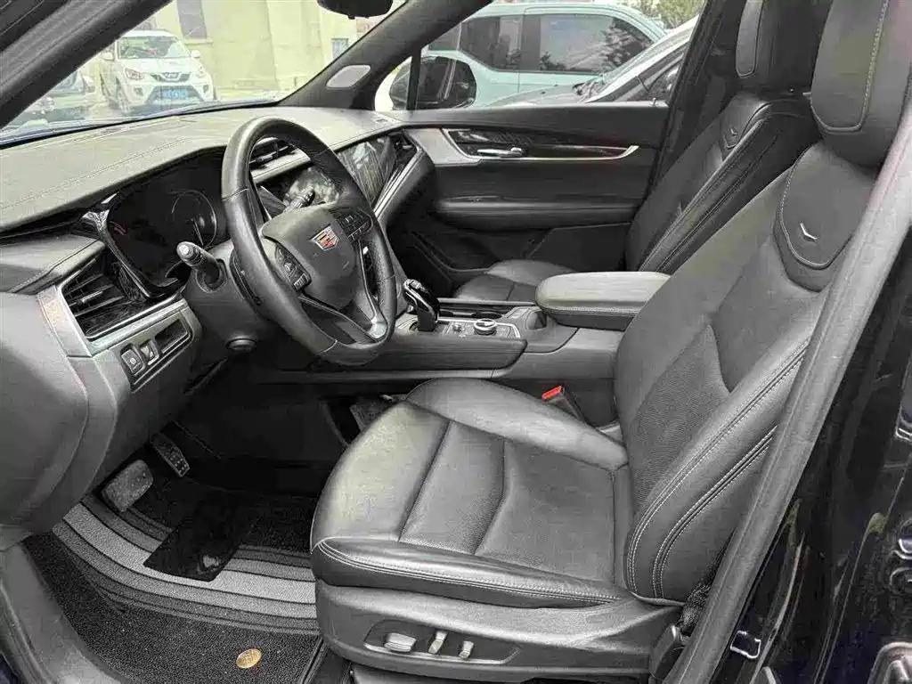 Cadillac XT6 2022 2.0T мест Luxury