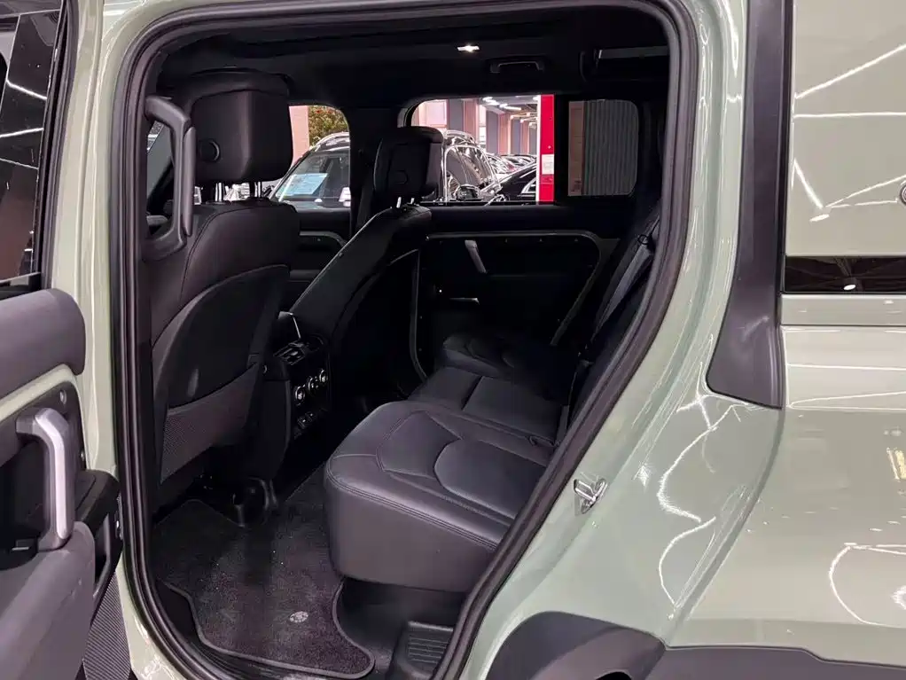Land Rover Defender — миниатюра 11