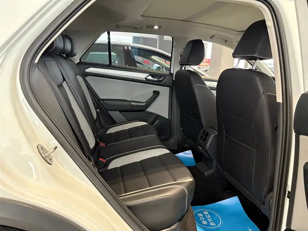 Volkswagen T-Roc — миниатюра 13