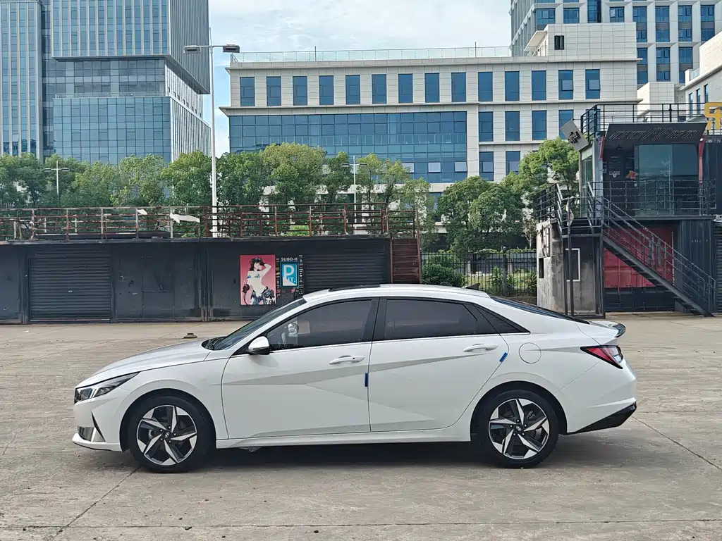 Hyundai Elantra — миниатюра 4