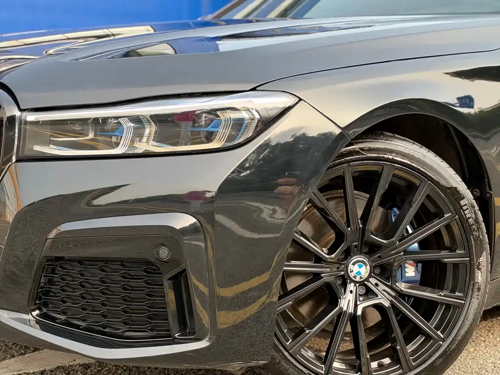 BMW 7 Series — миниатюра 12