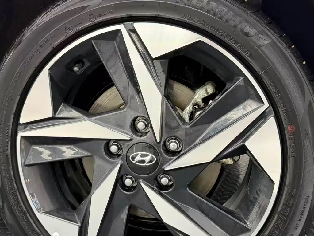 Hyundai Elantra — миниатюра 8