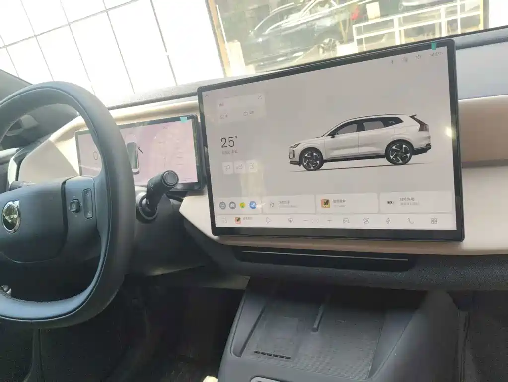 Volvo XC70 PHEV — миниатюра 8