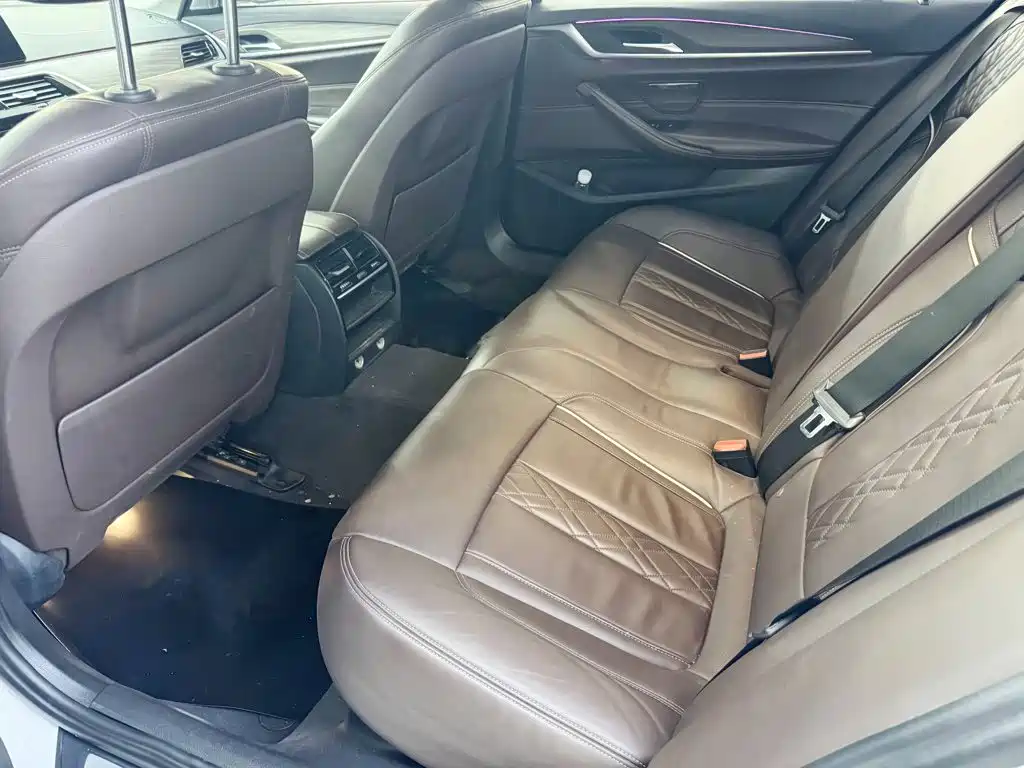 BMW 5 Series — миниатюра 6
