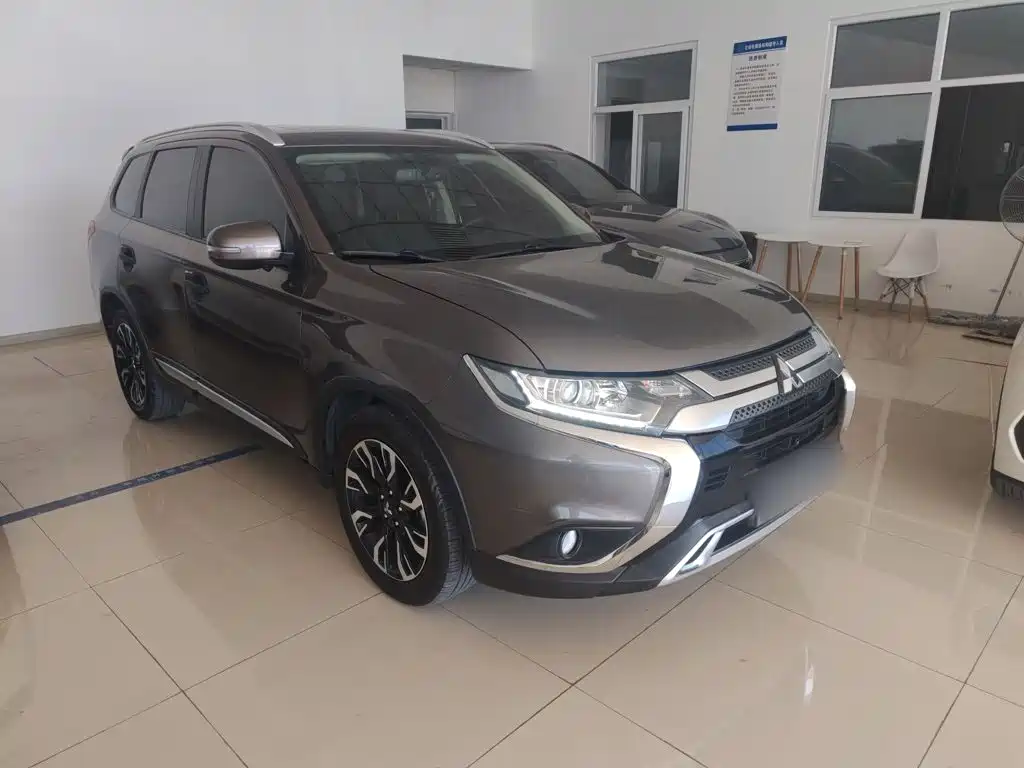 Mitsubishi Outlander — миниатюра 7