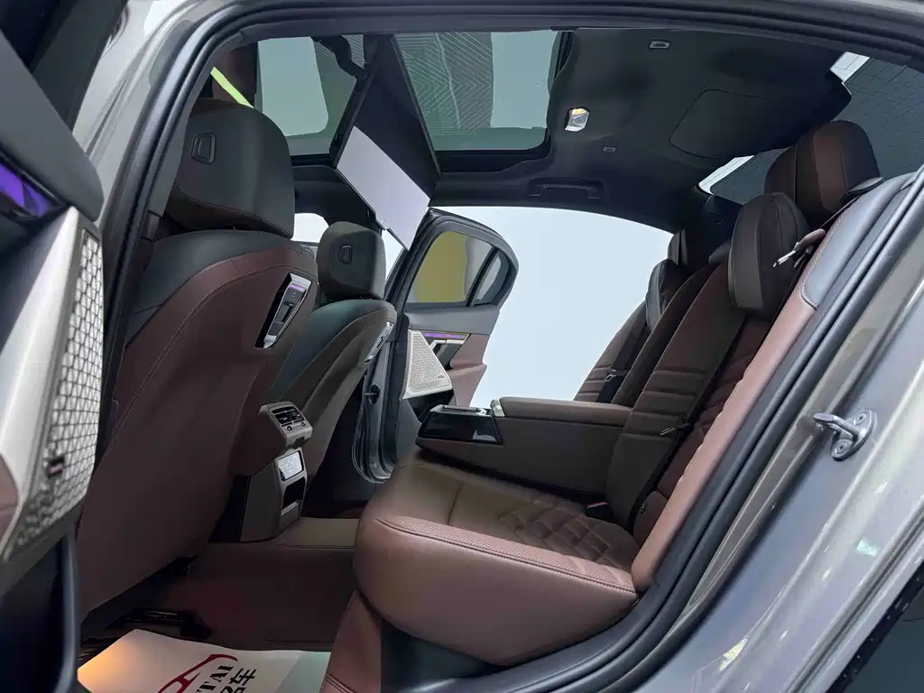 BMW 5 Series — миниатюра 14