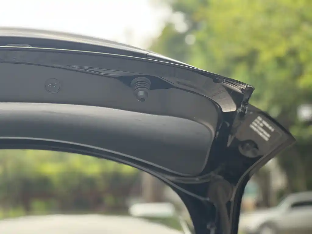 Tesla Model 3 — миниатюра 16