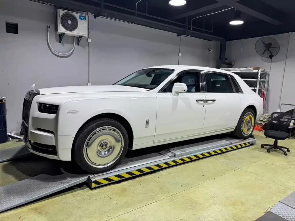 Rolls-Royce Phantom 2024