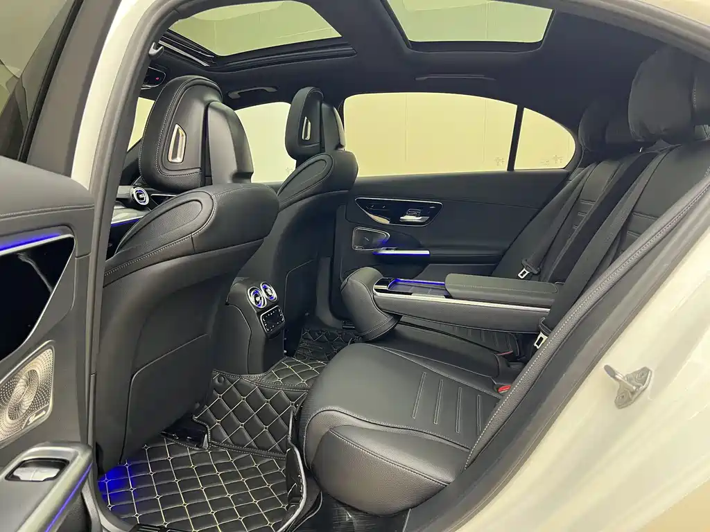 Mercedes-Benz C-Class — миниатюра 11