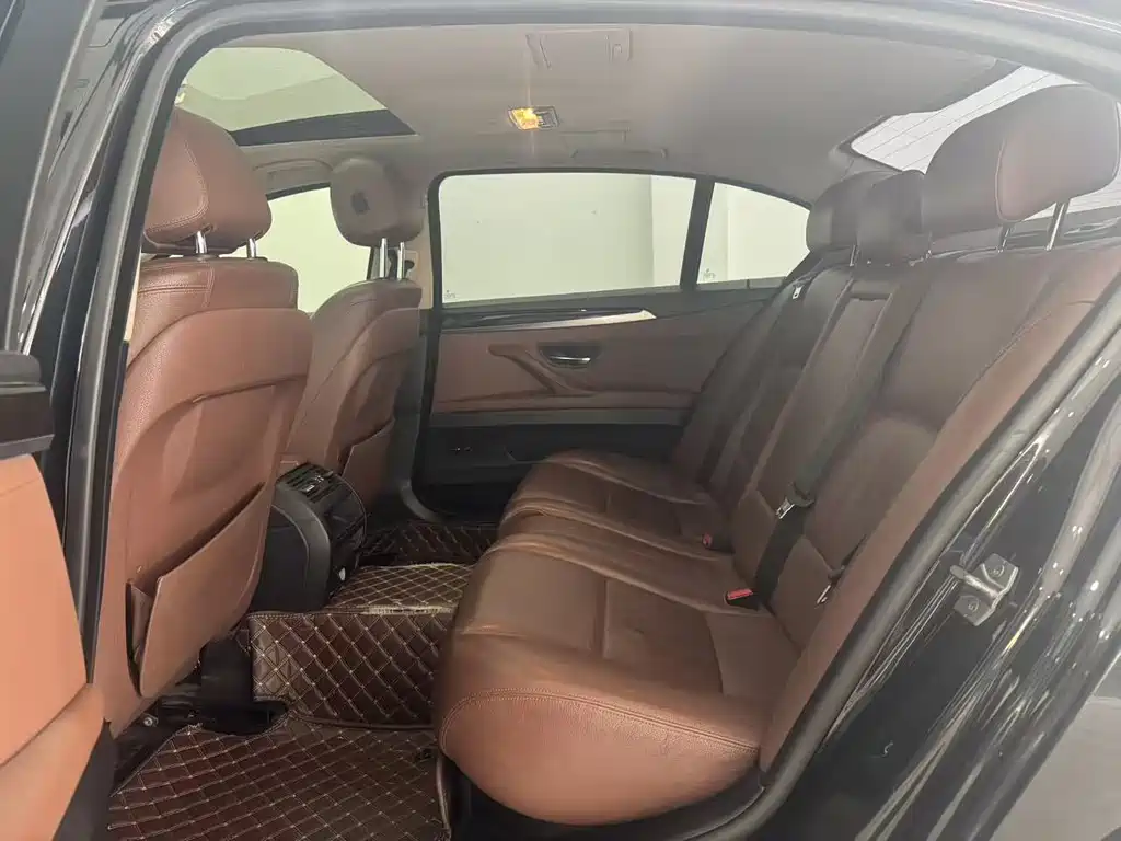 BMW 5 Series — миниатюра 8