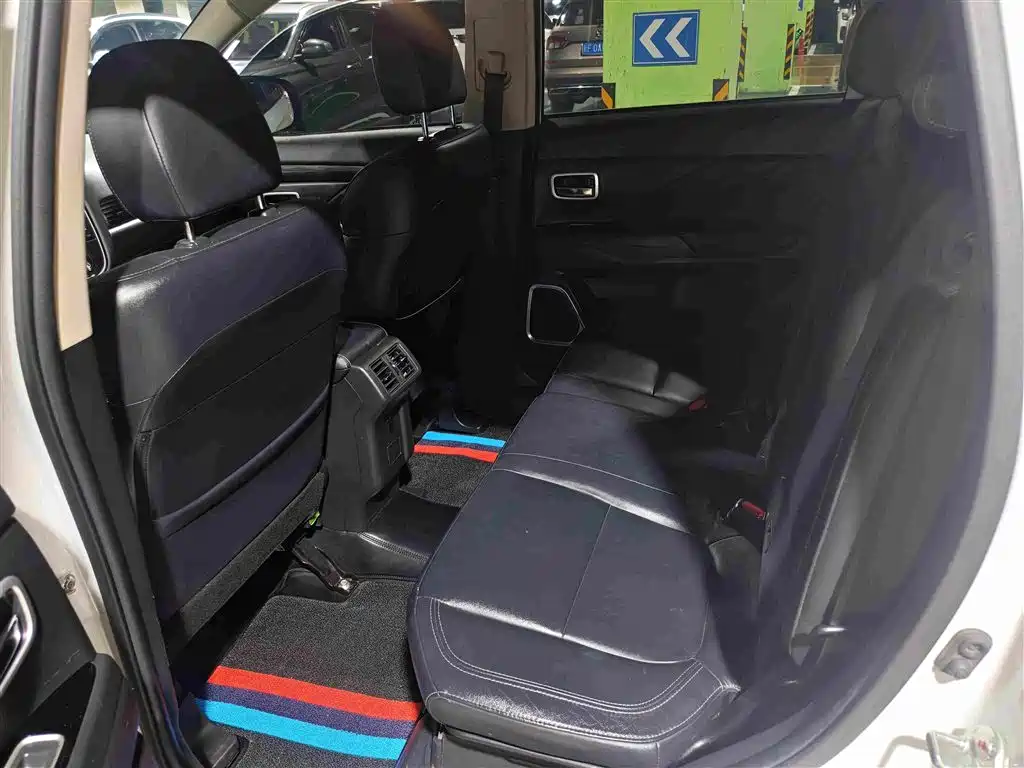 Mitsubishi Outlander — миниатюра 6