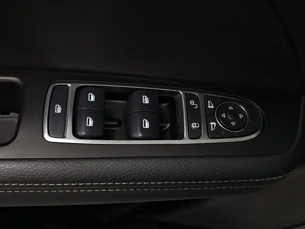 BYD MAX — миниатюра 9