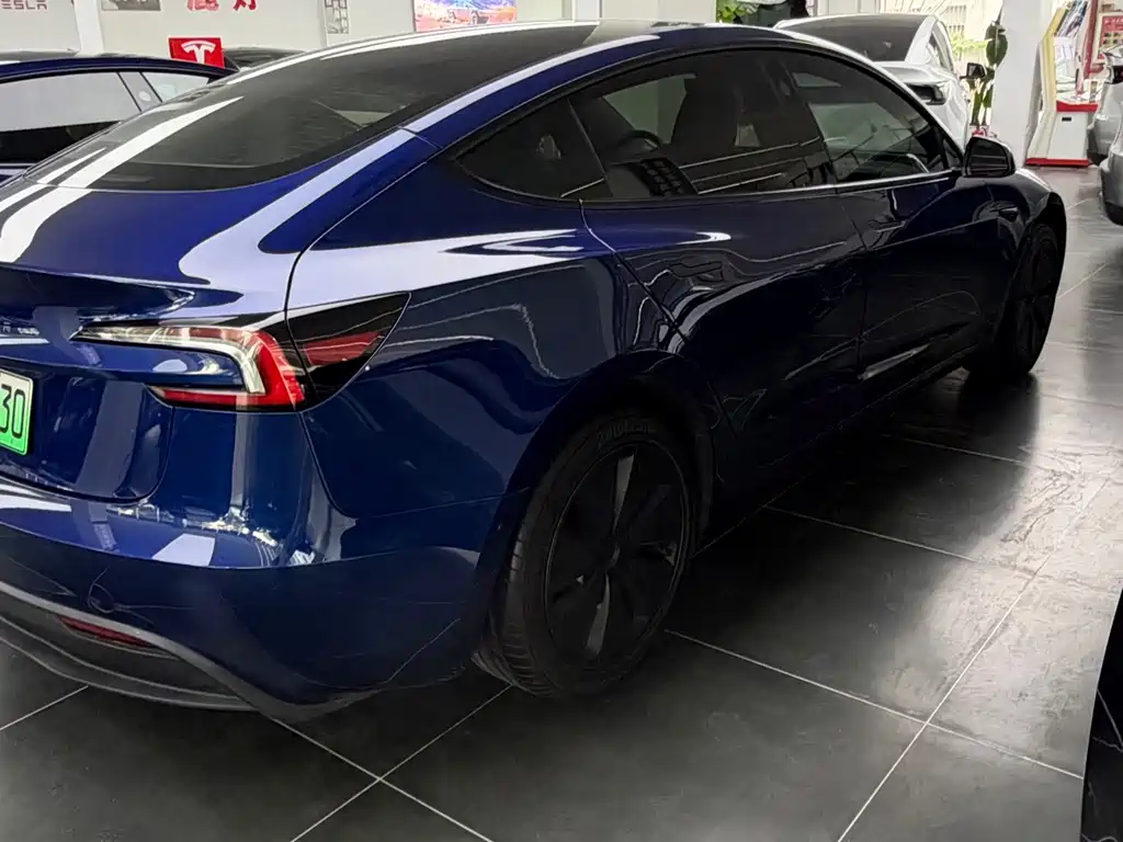 Tesla Model 3 — миниатюра 4