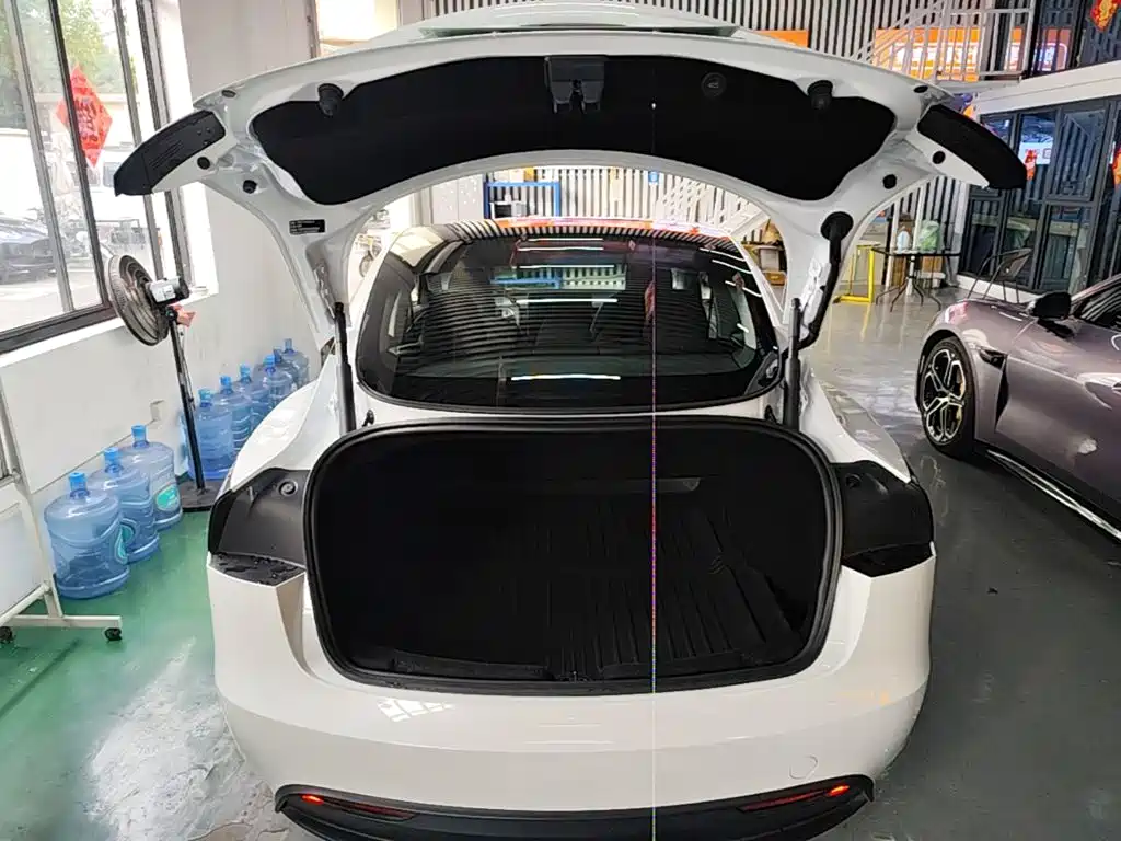 Tesla Model 3 — миниатюра 19