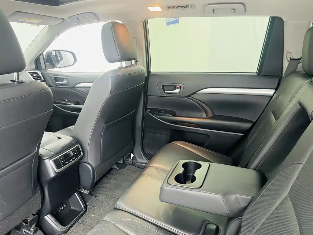 Toyota Highlander — миниатюра 11
