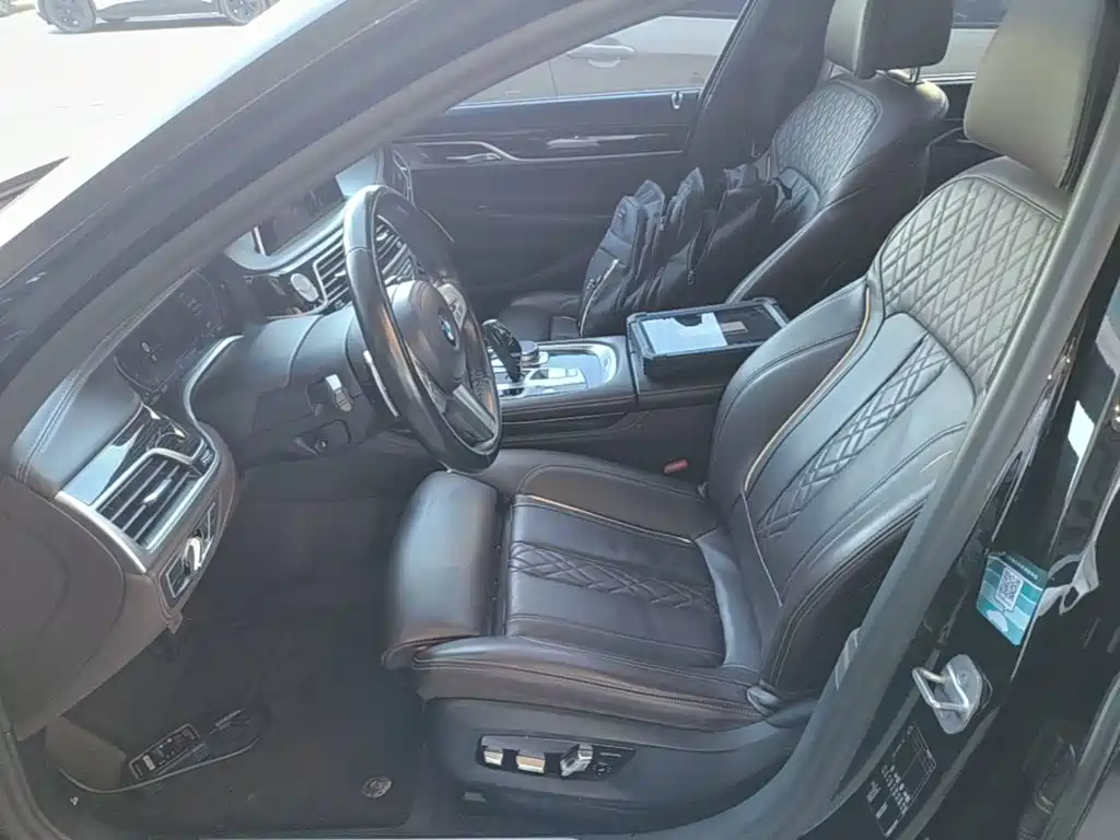BMW 7 Series — миниатюра 15
