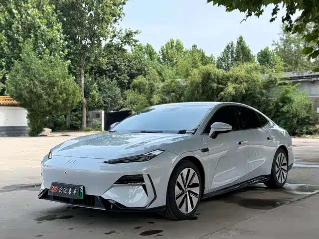 2025 Geely Galaxy E8