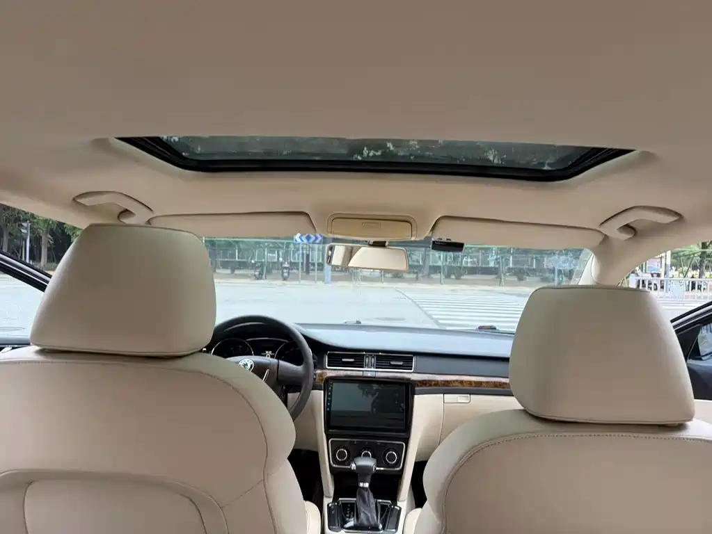 Skoda Superb — миниатюра 16