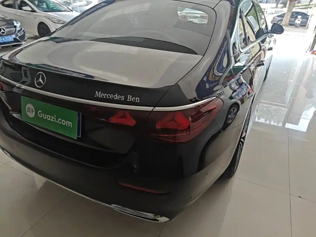 Mercedes-Benz E-Class — миниатюра 8
