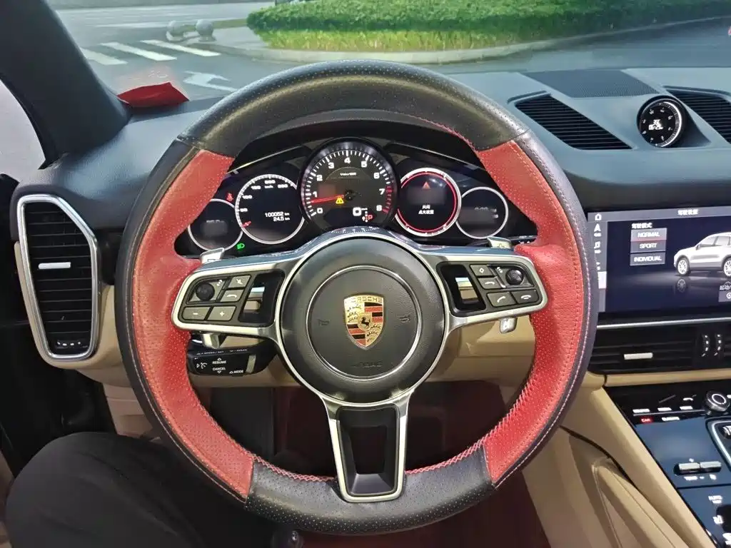 Porsche Cayenne — миниатюра 11