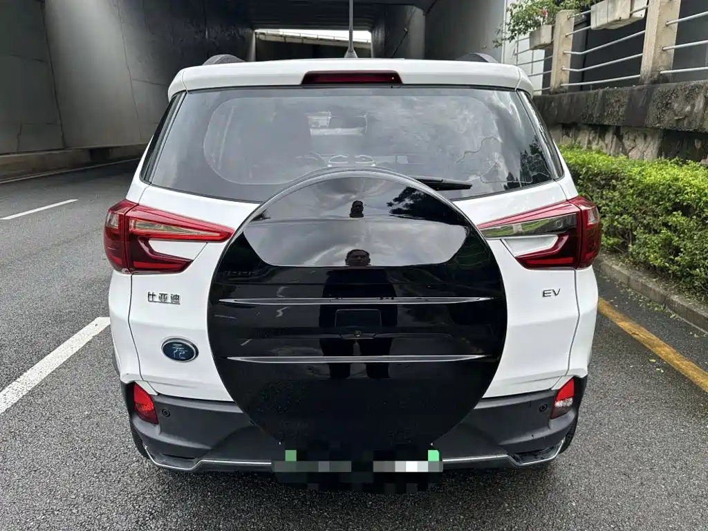BYD Yuan EV — миниатюра 5