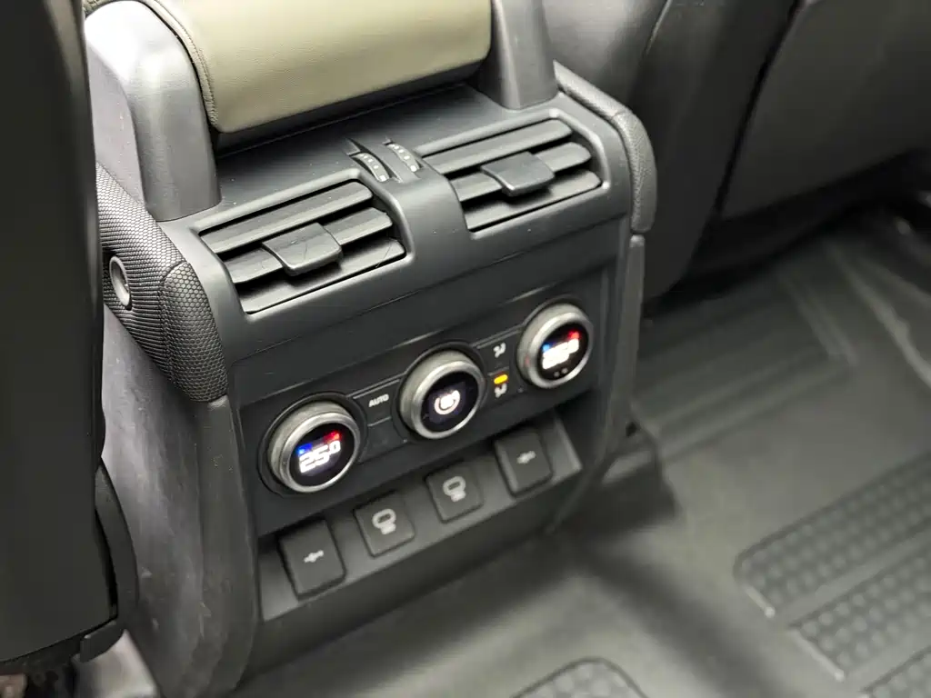 Land Rover Defender — миниатюра 16