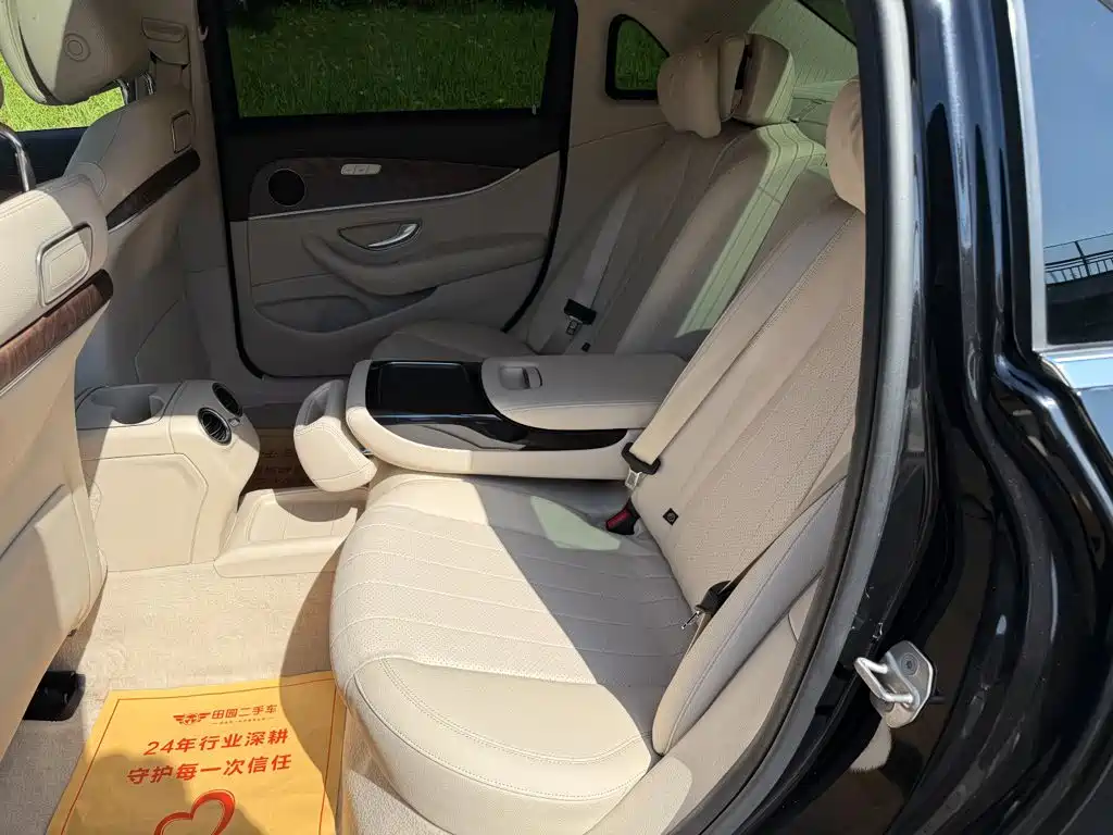 Mercedes-Benz E-Class — миниатюра 12