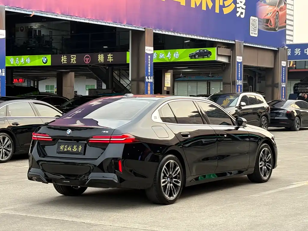 BMW 5 Series — миниатюра 18
