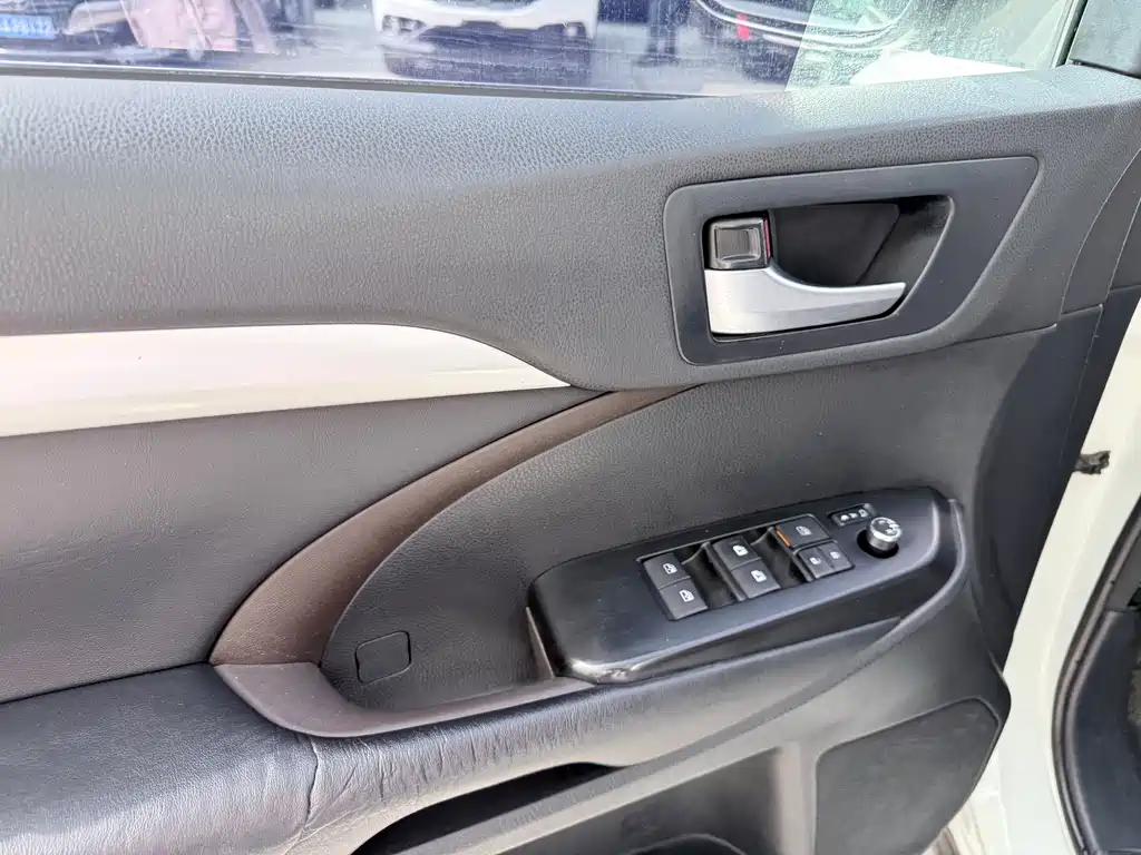 Toyota Highlander — миниатюра 8