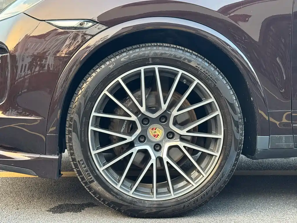 Porsche Cayenne — миниатюра 9