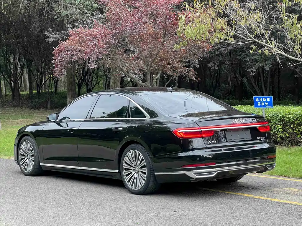 Audi A8 — миниатюра 6