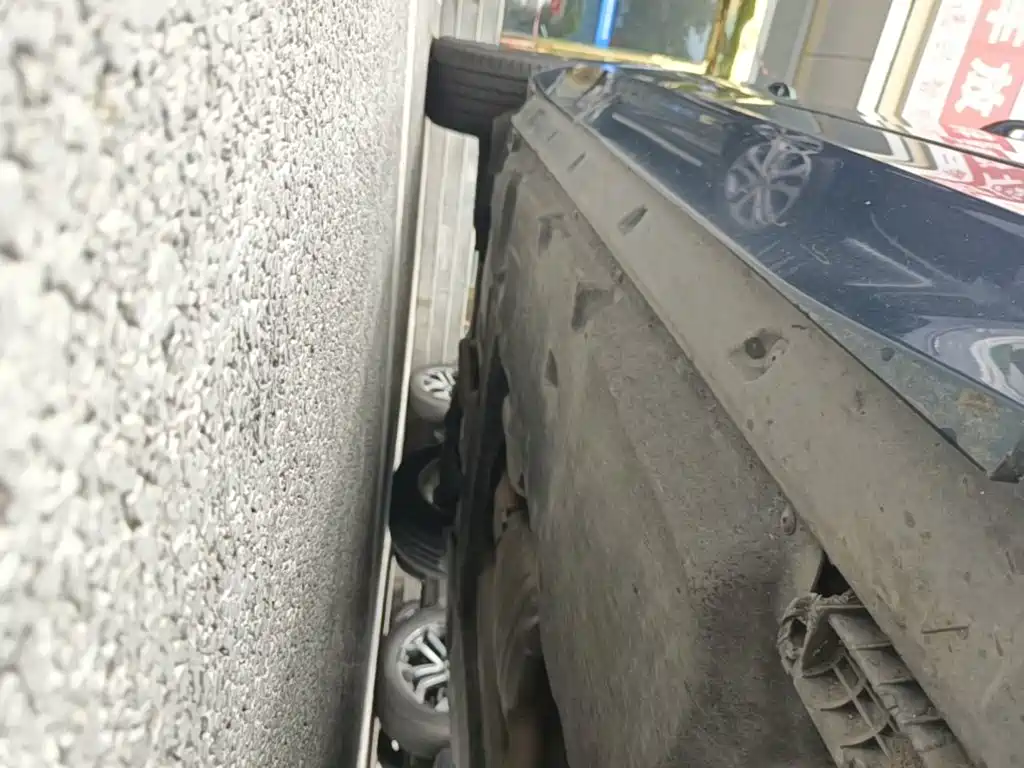 Volkswagen Touareg — миниатюра 21