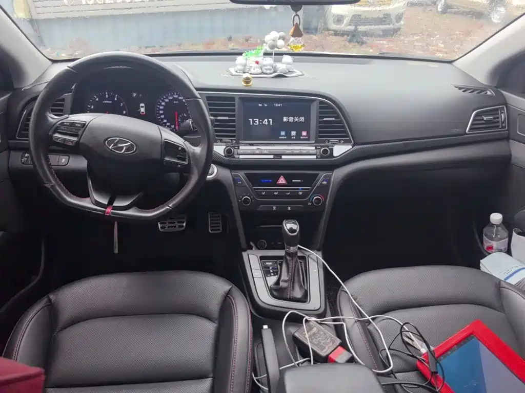 Hyundai Elantra — миниатюра 10