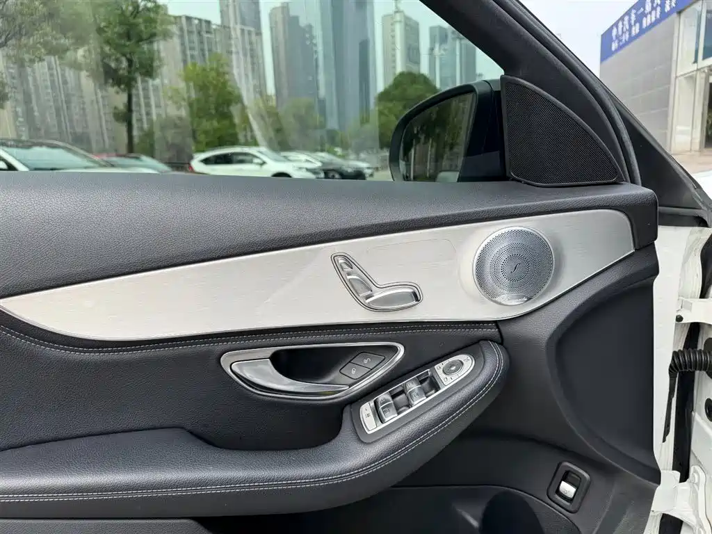 Mercedes-Benz C-Class — миниатюра 12