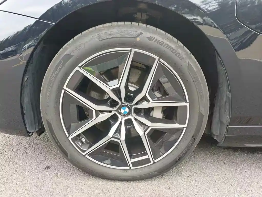 BMW i5 — миниатюра 6