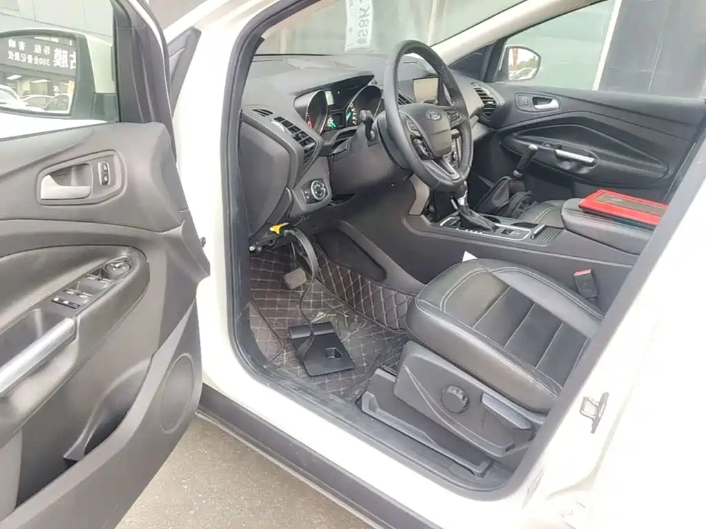 Ford Kuga — миниатюра 16