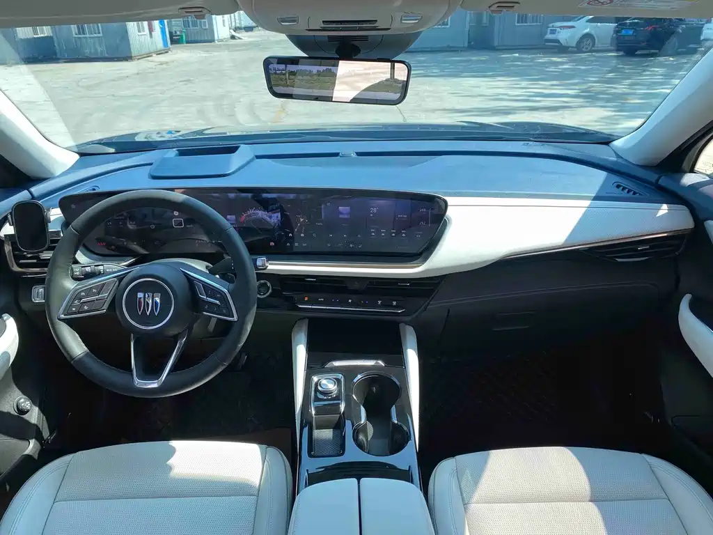 Buick Envision Plus — миниатюра 8