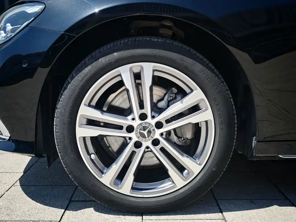 Mercedes-Benz E-Class — миниатюра 6