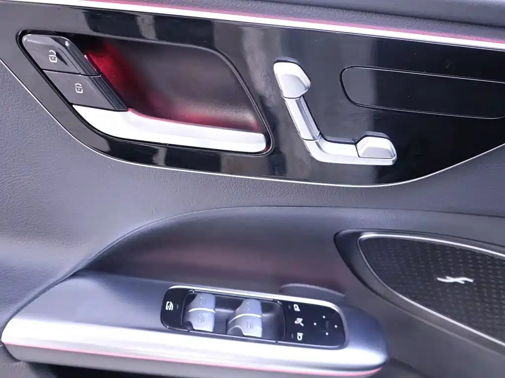 Mercedes-Benz C-Class — миниатюра 17