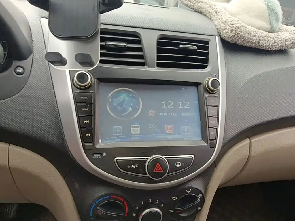 Hyundai Verna — миниатюра 13