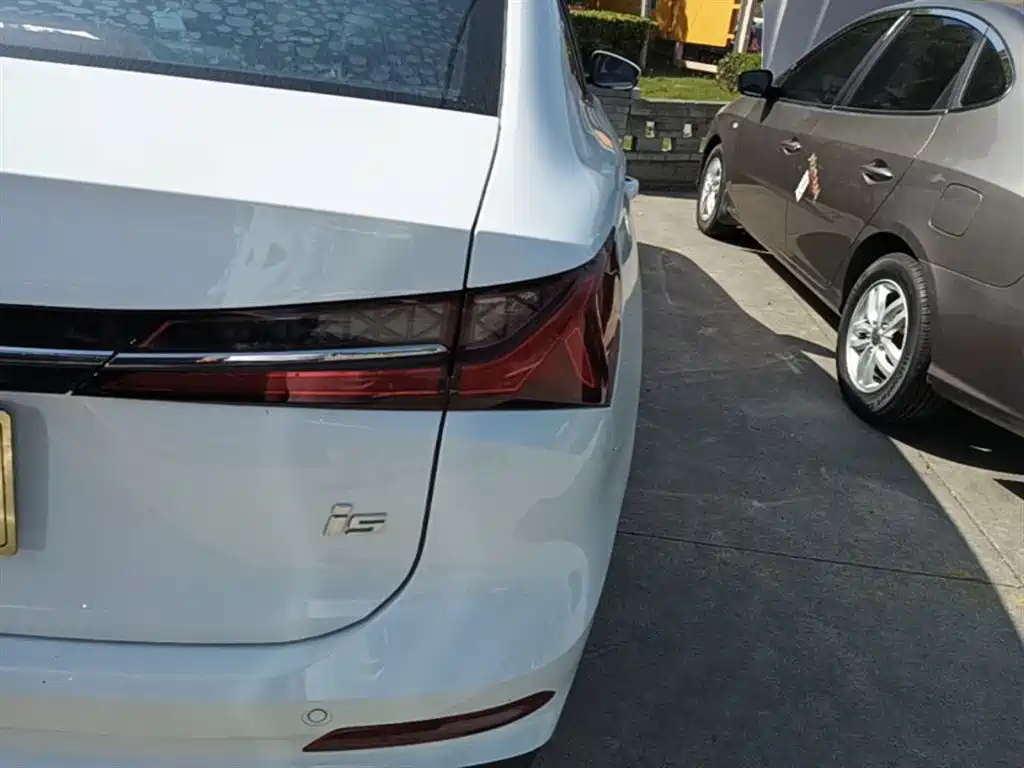 Roewe i5 2023 1.5L CVT