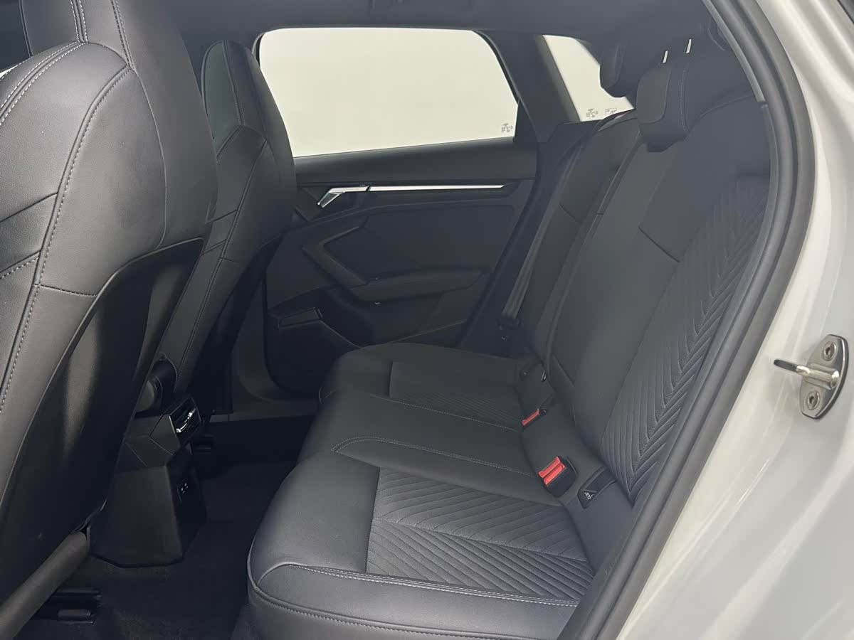Audi A3 1.4 л 2022 г. Белый, пробег 19000 км