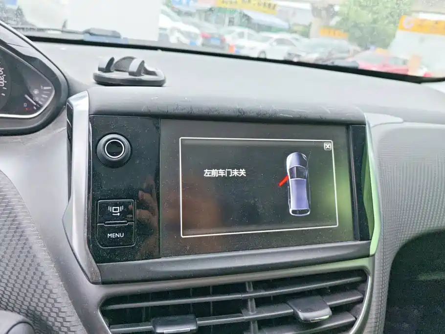 Peugeot 2008 — миниатюра 13