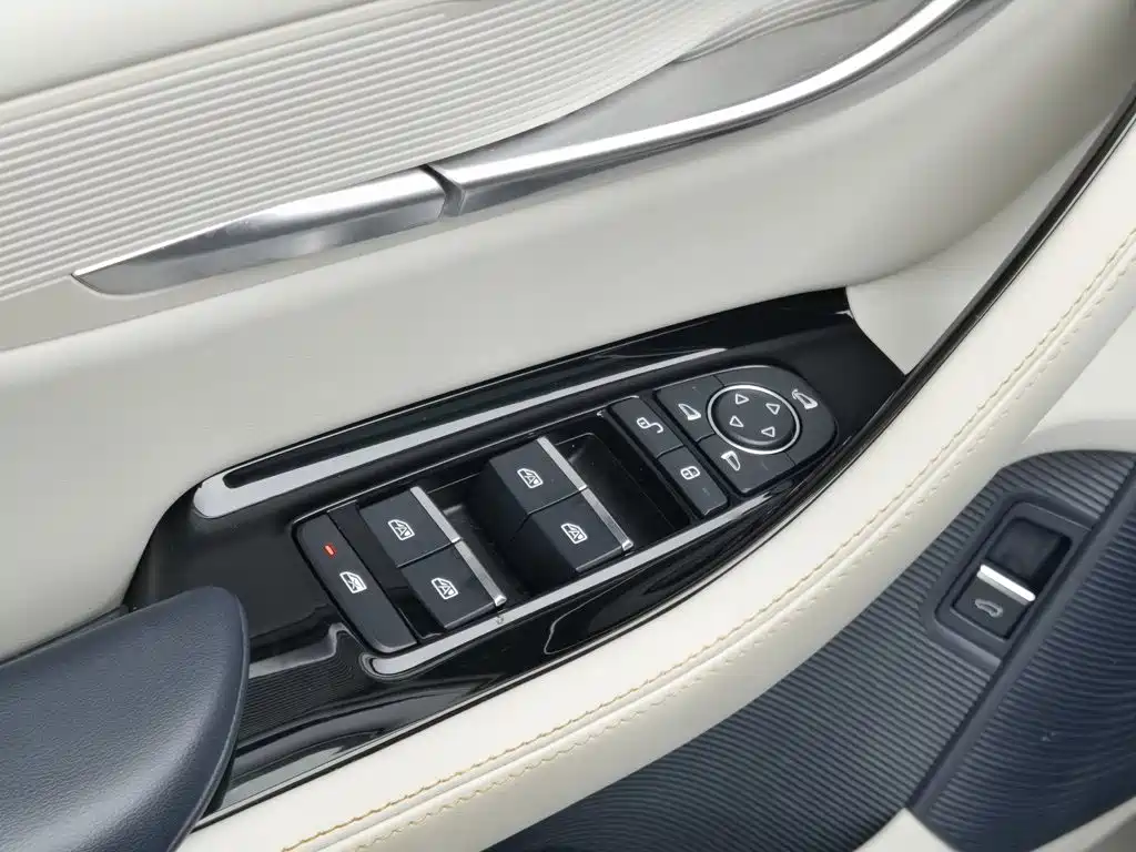 BYD PLUS New Energy — миниатюра 9