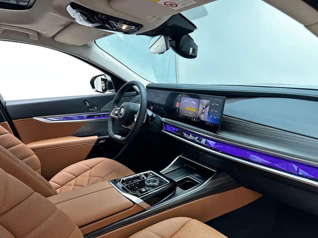 BMW 7 Series — миниатюра 22
