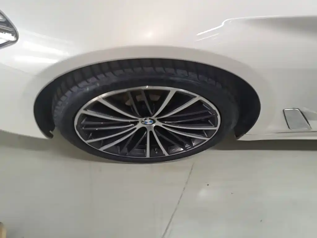 BMW 5 Series — миниатюра 23