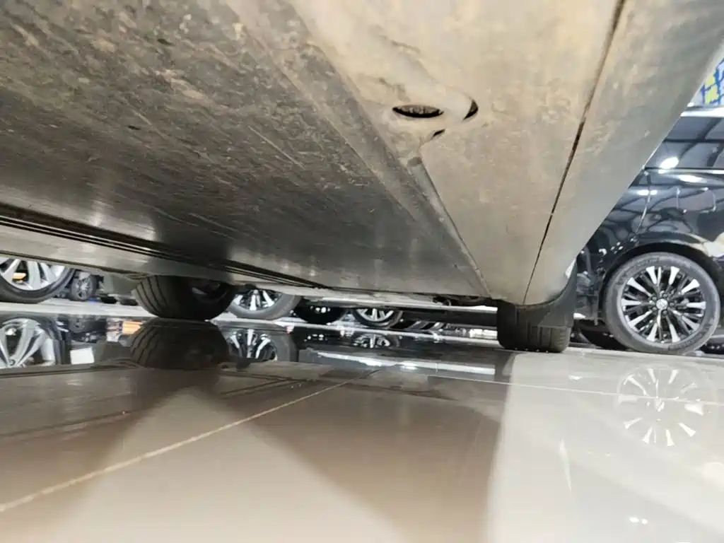 Tesla Model Y — миниатюра 19
