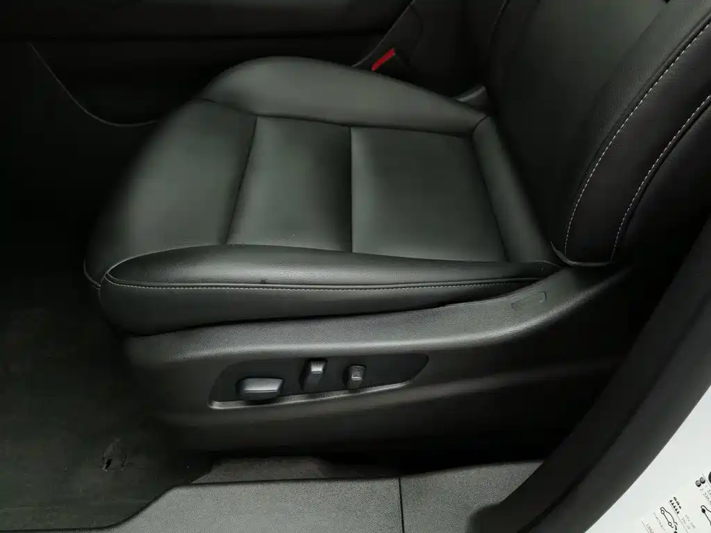 Cadillac XT4 — миниатюра 20