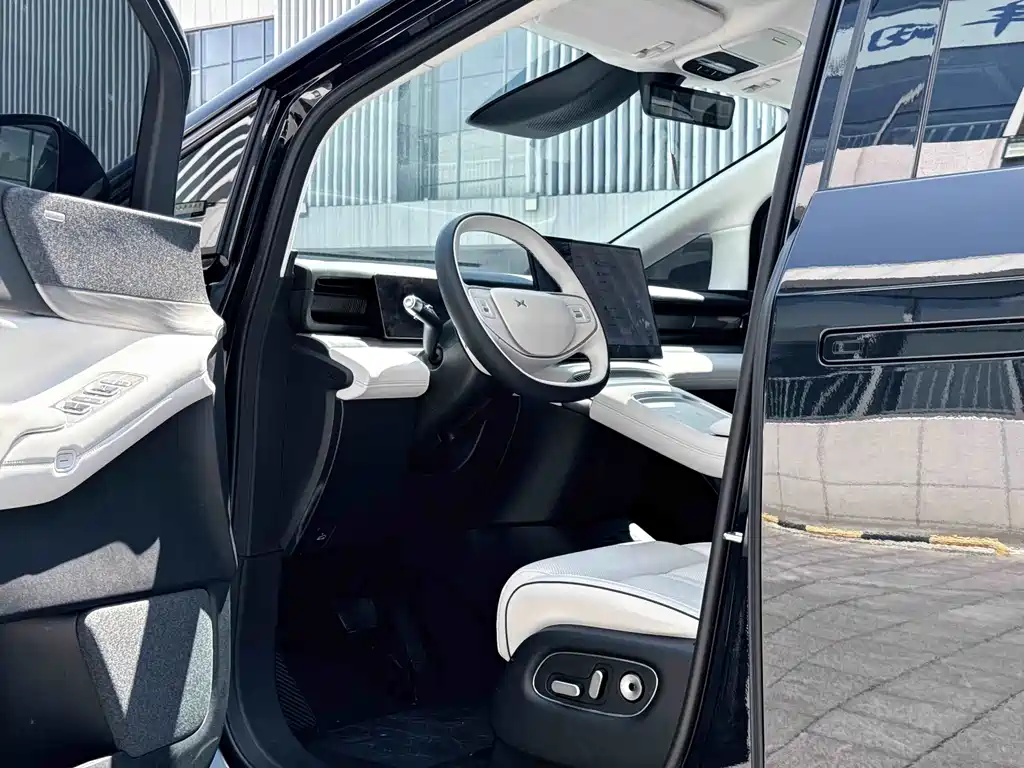 XPeng X9 — миниатюра 48