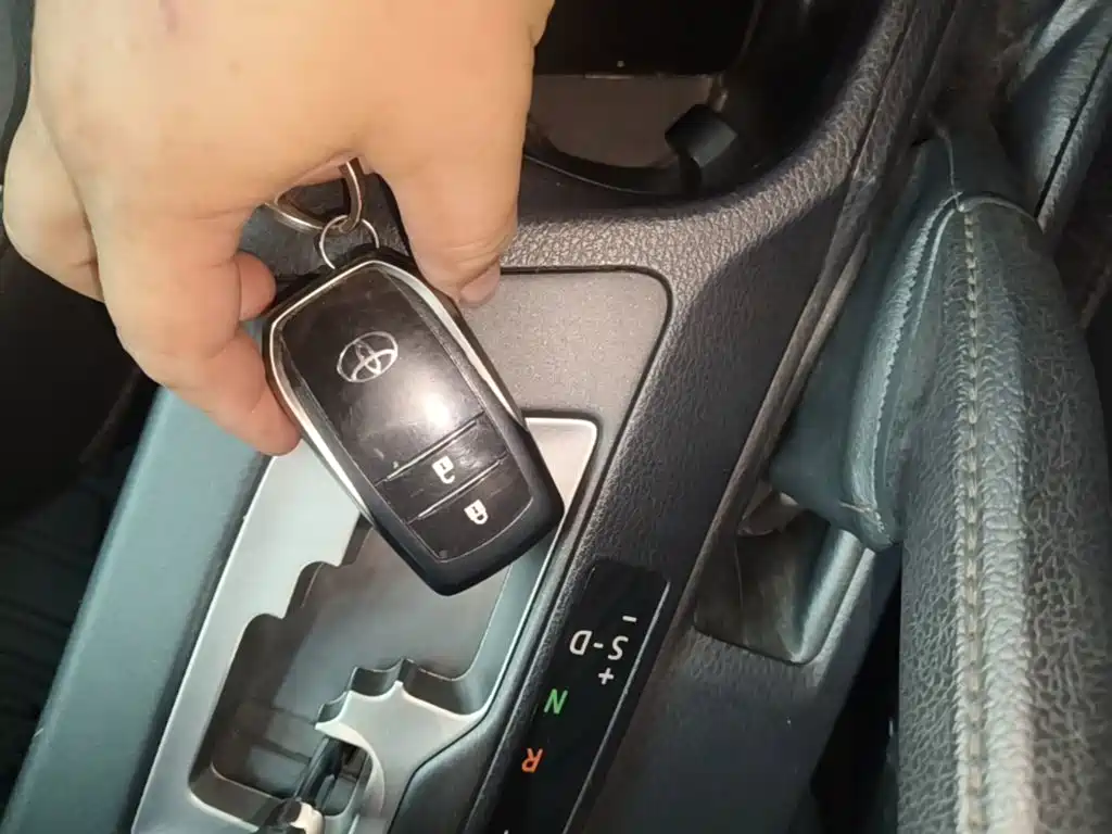 Toyota RAV4 — миниатюра 9